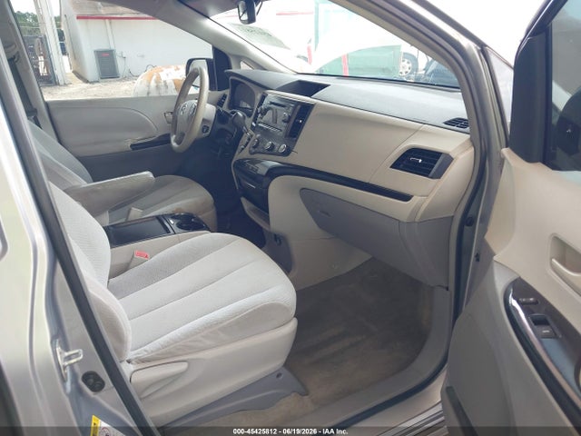 45425812 :رقم المزاد ، 5TDKK3DC6BS126937 vin ، 2011 Toyota Sienna Le V6 مزاد بيع