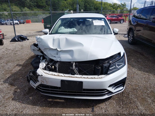 Продаж на аукціоні авто 2017 Volkswagen Passat 1.8t R-line, vin: 1VWDT7A32HC030697, номер лоту: 45425909