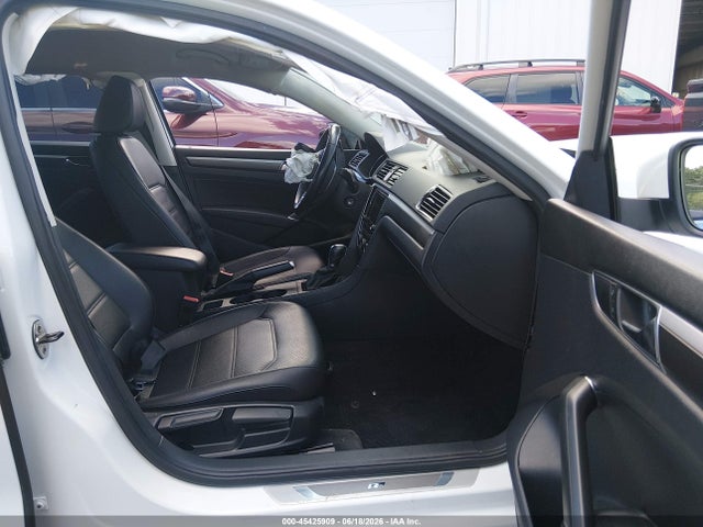 Продаж на аукціоні авто 2017 Volkswagen Passat 1.8t R-line, vin: 1VWDT7A32HC030697, номер лоту: 45425909
