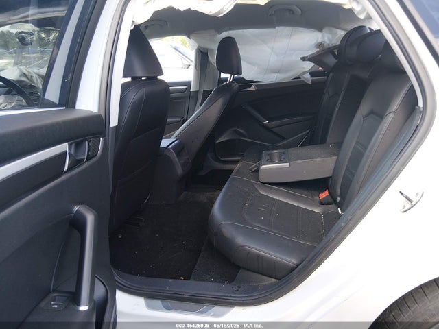 Продаж на аукціоні авто 2017 Volkswagen Passat 1.8t R-line, vin: 1VWDT7A32HC030697, номер лоту: 45425909