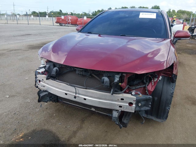 4T1B11HK8JU656583 Toyota CAMRY SE