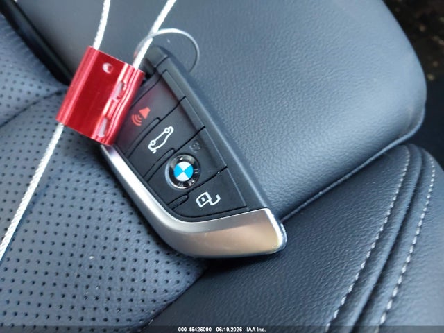 45426090 :رقم المزاد ، 3MW89FF01P8D43948 vin ، 2023 Bmw 330i Xdrive مزاد بيع