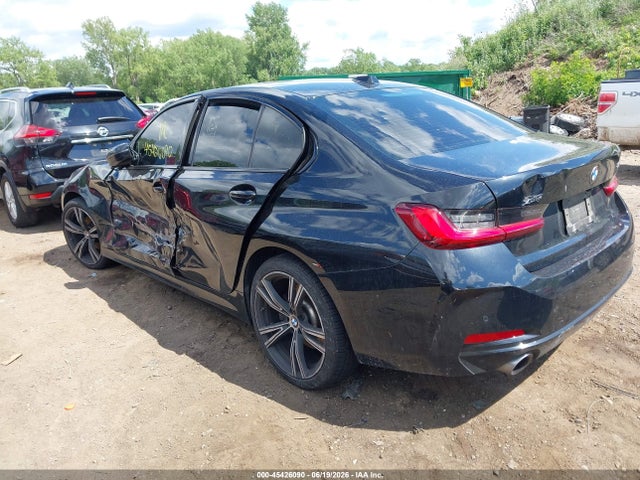 45426090 :رقم المزاد ، 3MW89FF01P8D43948 vin ، 2023 Bmw 330i Xdrive مزاد بيع