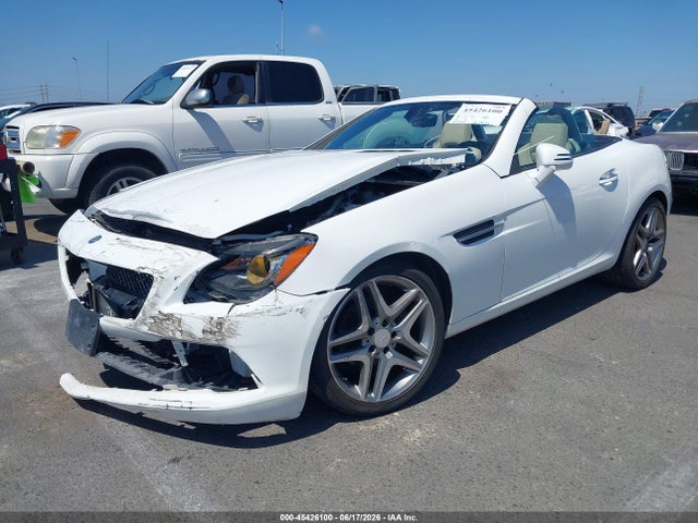 Mercedes-Benz SLK 250 2015 WDDPK4HA6FF097441 Image 2