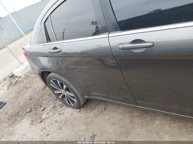 Chrysler 200 Touring 2014 1C3CCBBG7EN186855 Image 12
