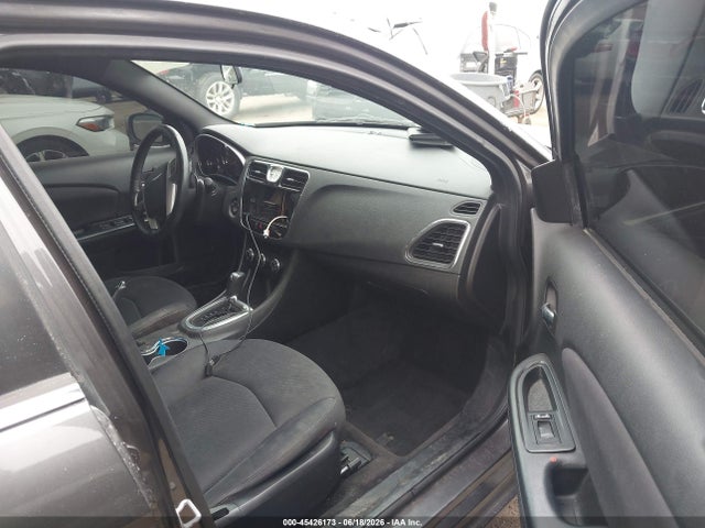 Chrysler 200 Touring 2014 1C3CCBBG7EN186855 Image 5