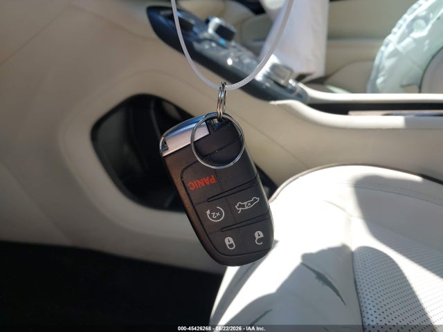 45426268 :رقم المزاد ، 1C3CCCCG2FN641360 vin ، 2015 Chrysler 200 C مزاد بيع
