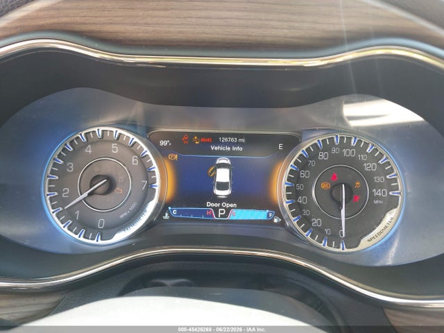 45426268 :رقم المزاد ، 1C3CCCCG2FN641360 vin ، 2015 Chrysler 200 C مزاد بيع