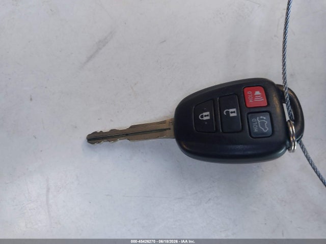 JTMWFREV9FJ052361 Toyota Rav4 Xle