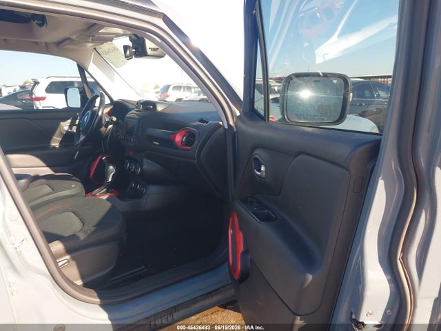 ZACCJBCBXHPG12215 Jeep Renegade Trailhawk 4x4