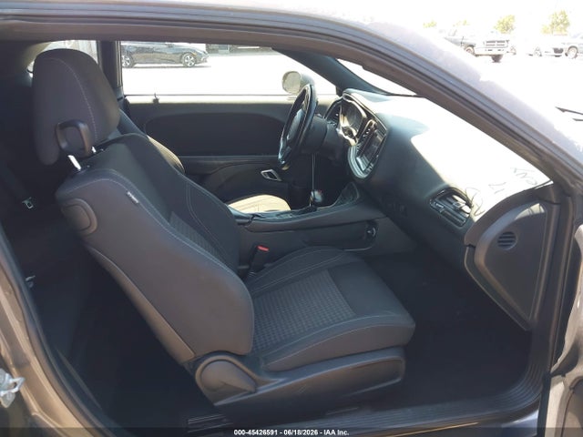 2C3CDZAG0JH209516 Dodge Challenger Sxt