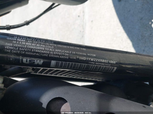 Harley-Davidson FXLRS 2024 1HD1YWZ2XRB021068 Image 10