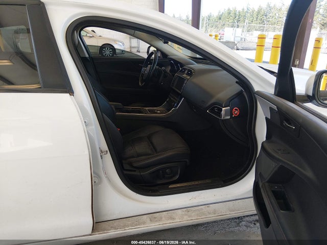 45426837 :رقم المزاد ، SAJAE4BGXHA947299 vin ، 2017 Jaguar Xe 25t Prestige مزاد بيع