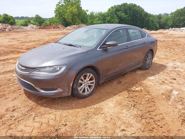 Chrysler 200 Limited 2015 1C3CCCAB0FN631031 Image 2