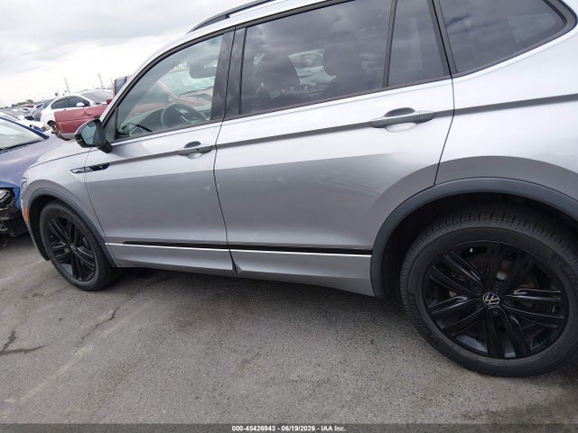3VV8B7AX4NM083360 Volkswagen Tiguan 2.0t Se R-line Black