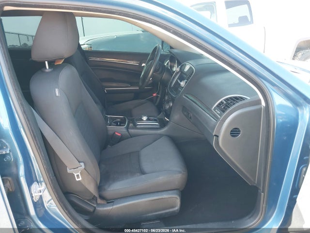 45427102 :رقم المزاد ، 2C3CCAAG7LH137477 vin ، 2020 Chrysler 300 Touring مزاد بيع