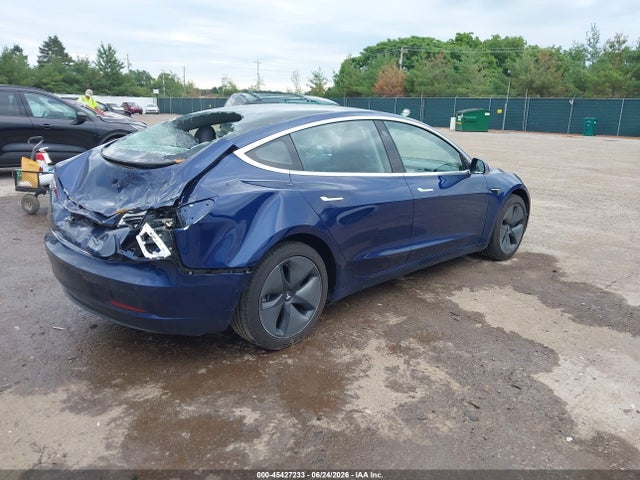 Продажа на аукционе авто 2018 Tesla Model 3, vin: 5YJ3E1EA8JF124994, номер лота: 45427233