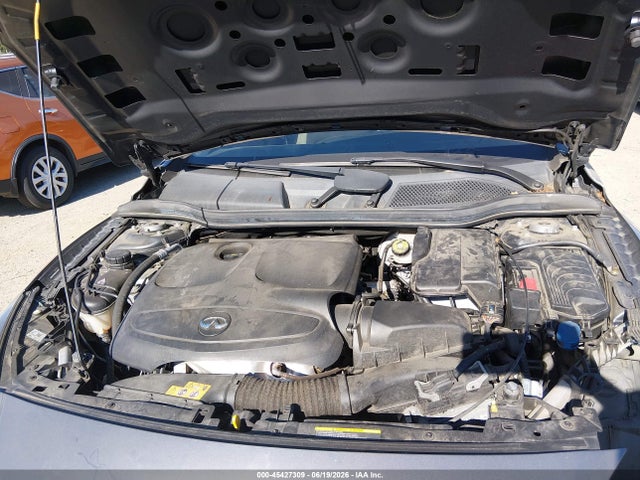 SJKCH5CR9HA018075 Infiniti Qx30 Premium