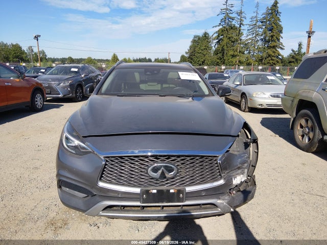 SJKCH5CR9HA018075 Infiniti Qx30 Premium