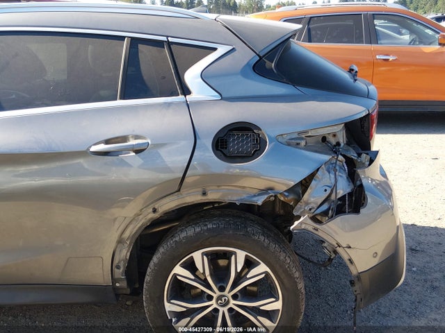 SJKCH5CR9HA018075 Infiniti Qx30 Premium