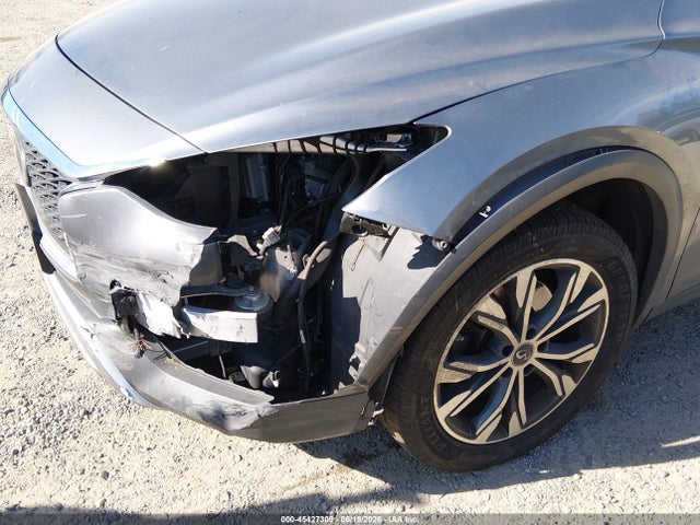 SJKCH5CR9HA018075 Infiniti Qx30 Premium
