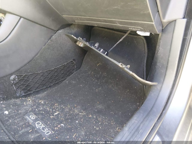 SJKCH5CR9HA018075 Infiniti Qx30 Premium
