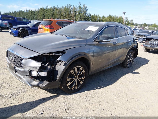 SJKCH5CR9HA018075 Infiniti Qx30 Premium