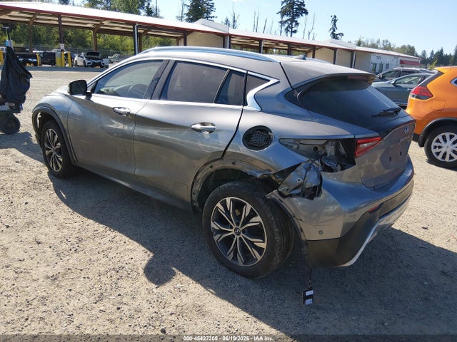 SJKCH5CR9HA018075 Infiniti Qx30 Premium