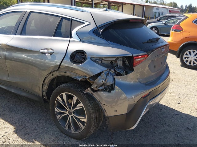 SJKCH5CR9HA018075 Infiniti Qx30 Premium