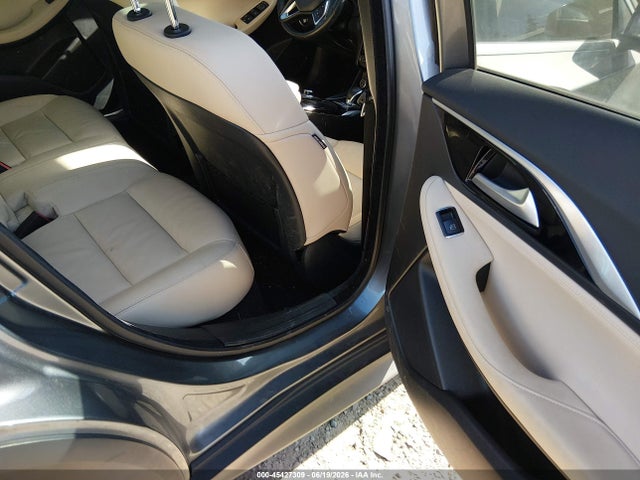 SJKCH5CR9HA018075 Infiniti Qx30 Premium