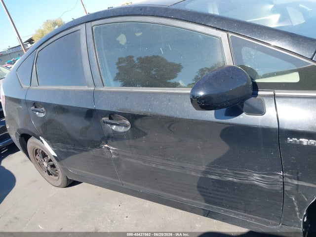 Toyota Prius Two 2015 JTDKN3DU4F0451420 Image 14