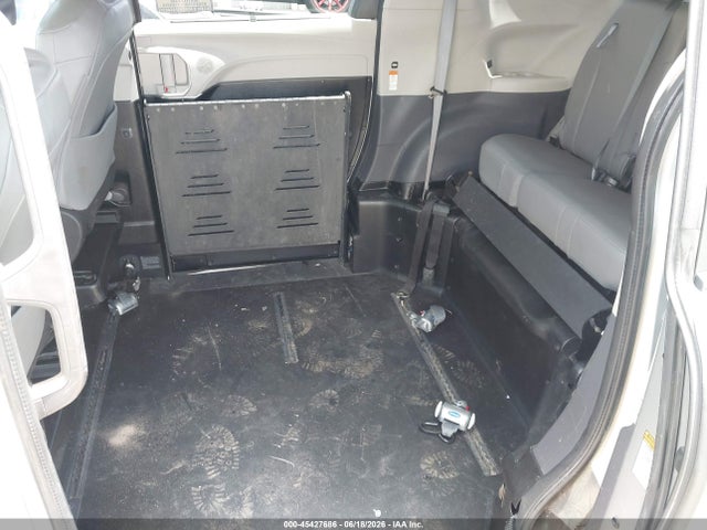 Toyota SIENNA XLE 2022 5TDYRKECXNS132467 Image 8