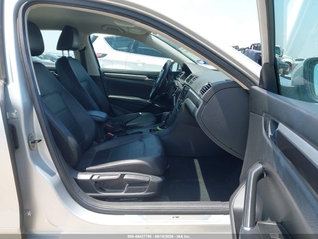 Продаж на аукціоні авто 2017 Volkswagen Passat 1.8t R-line, vin: 1VWDT7A34HC036016, номер лоту: 45427795