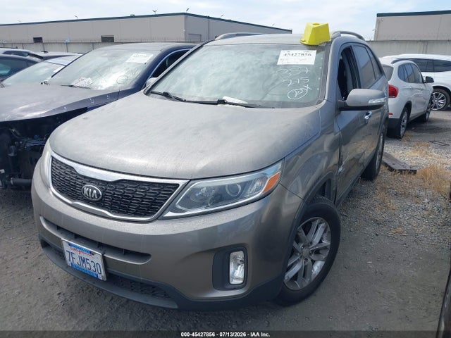 KIA SORENTO LX 2015 5XYKT3A6XFG600564 Image 2
