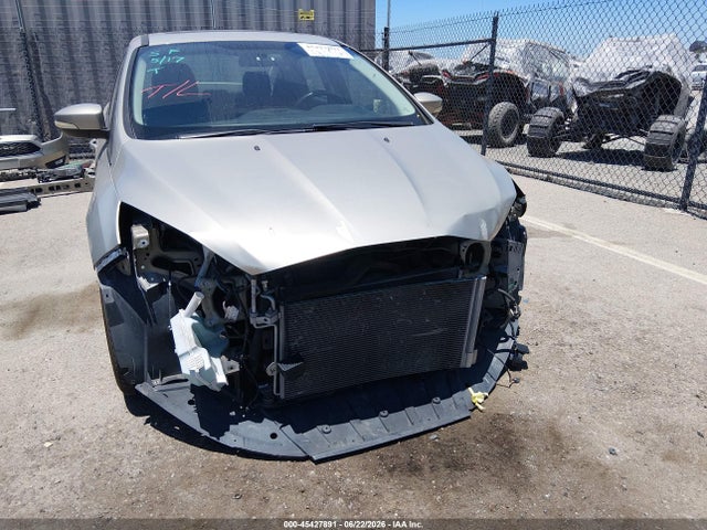 Продажа на аукционе авто 2015 Ford Focus Se, vin: 1FADP3F2XFL329938, номер лота: 45427891