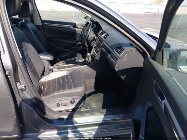 1VWCT7A37GC007734 Volkswagen Passat 1.8t Sel
