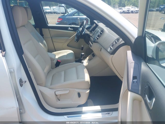 Продажа на аукционе авто 2016 Volkswagen Tiguan R-line, vin: WVGBV7AX0GW094236, номер лота: 45428171