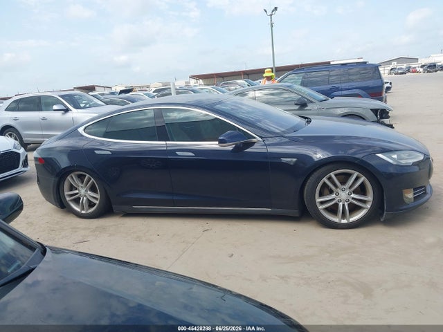 2013 Tesla Model S მანქანა იყიდება აუქციონზე, vin: 5YJSA1DN4DFP19986, აუქციონის ნომერი: 45428288