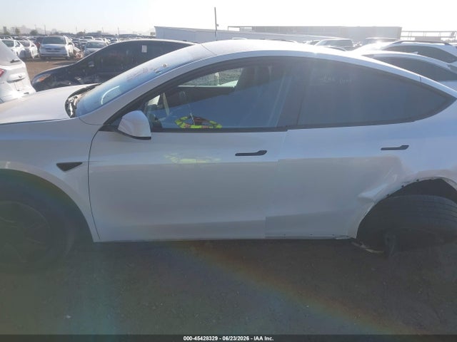 Продаж на аукціоні авто 2026 Tesla Model Y, vin: 7SAYGDED0TA598386, номер лоту: 45428329
