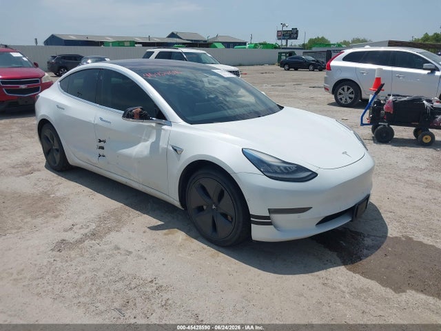 2018 Tesla Model 3 Long Range/mid Range მანქანა იყიდება აუქციონზე, vin: 5YJ3E1EA1JF057722, აუქციონის ნომერი: 45428590
