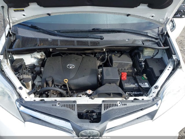 5TDYZ3DC9JS902630 Toyota Sienna Xle Premium 8 Passenger