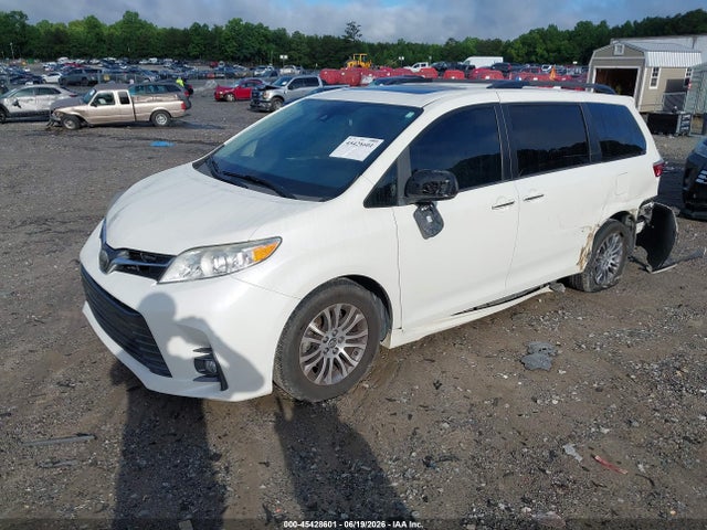 5TDYZ3DC9JS902630 Toyota Sienna Xle Premium 8 Passenger