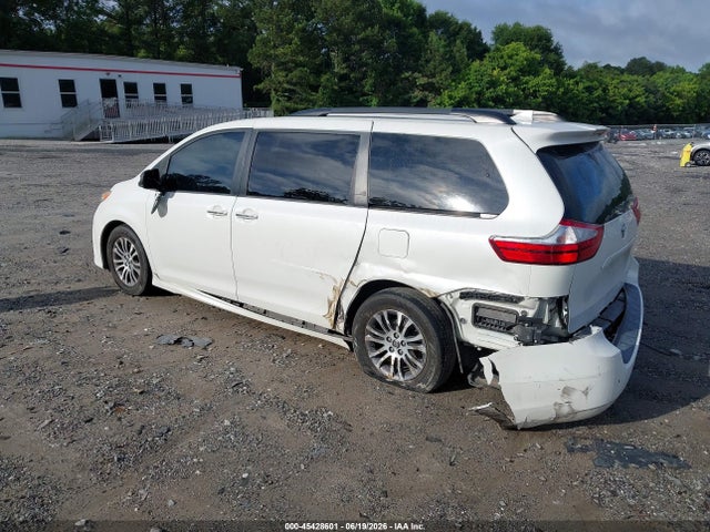 5TDYZ3DC9JS902630 Toyota Sienna Xle Premium 8 Passenger