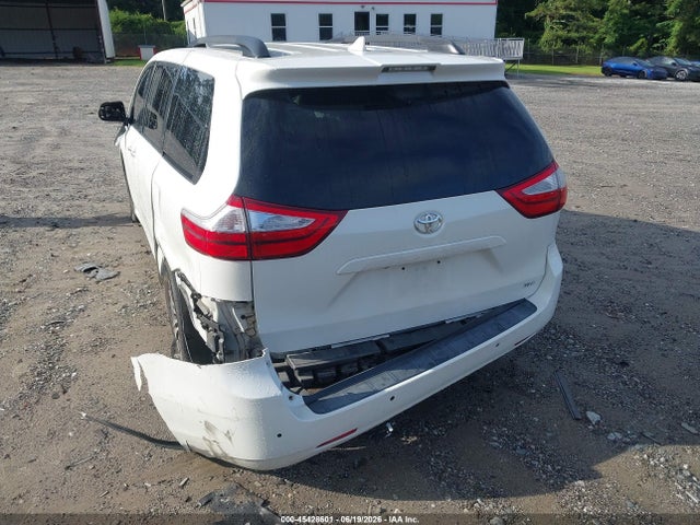 5TDYZ3DC9JS902630 Toyota Sienna Xle Premium 8 Passenger