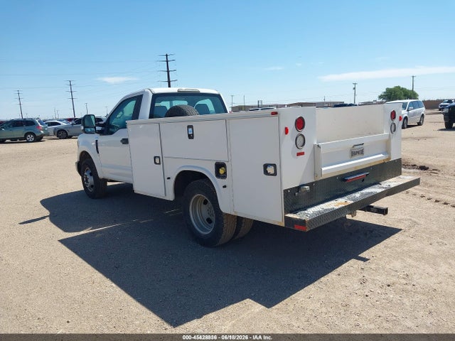 Ford F-350 Chassis Xl 2017 1FDRF3G64HEE28990 Image 3