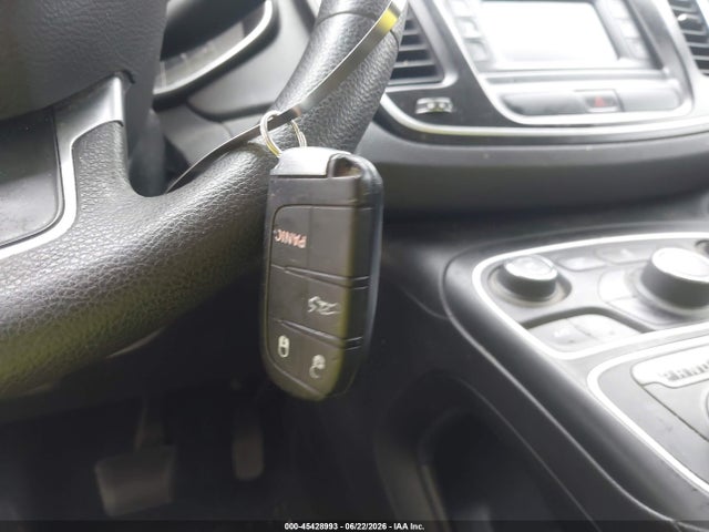 2015 Chrysler 200 Limited მანქანა იყიდება აუქციონზე, vin: 1C3CCCAB1FN682490, აუქციონის ნომერი: 45428993