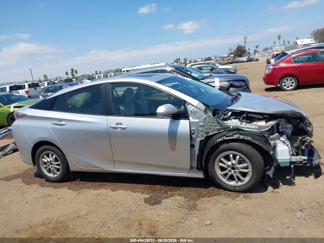 Toyota Prius Three 2018 JTDKARFU5J3065138 Image 14