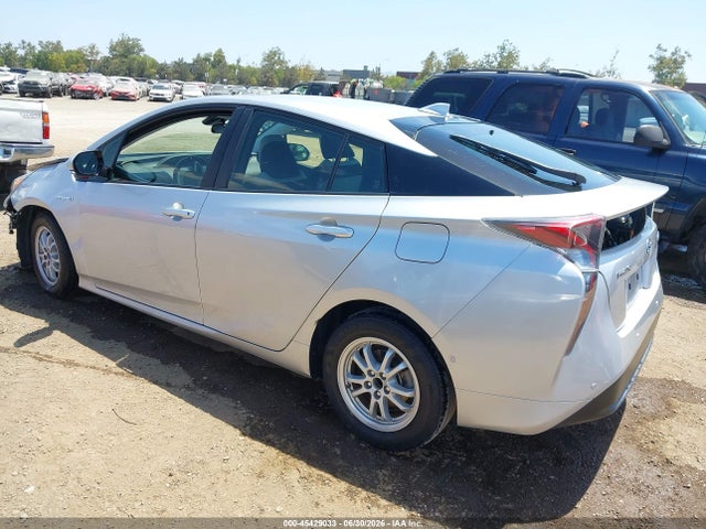 Toyota Prius Three 2018 JTDKARFU5J3065138 Image 3