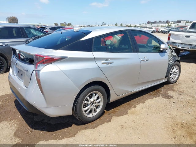 Toyota Prius Three 2018 JTDKARFU5J3065138 Image 4