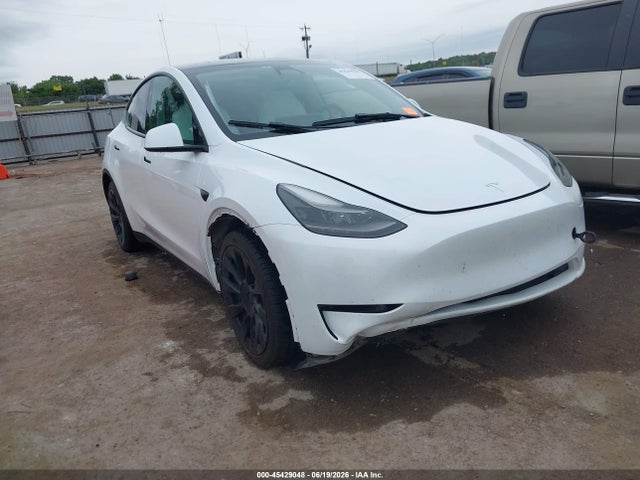 Продажа на аукционе авто 2024 Tesla Model Y Long Range Dual Motor All-wheel Drive, vin: 7SAYGDEE1RA259752, номер лота: 45429048